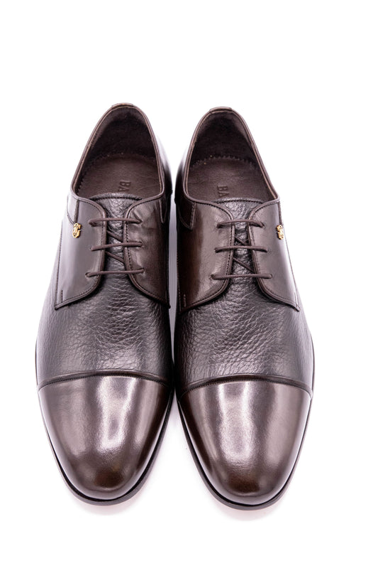 Step out in style with Bagozza Americas' Genuine Leather Men's Oxford Shoe in Brown (7359). Our handcrafted shoes are made in Italy using traditional methods and the finest materials. With multiple safe and secure payment options and easy delivery, ordering your next pair of Bagozza shoes has never been easier. Shop now and step up your shoe game!