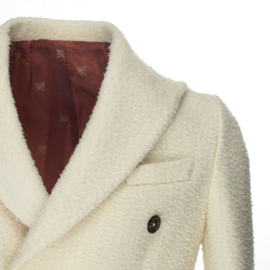 Introducing Bagozza America's Men's Double Breasted Long Coat in Cream (4455) - a stylish, high-quality double breasted coat that is crafted using the finest wool blend. Experience the premium quality and craftsmanship of Bagozza Americas.