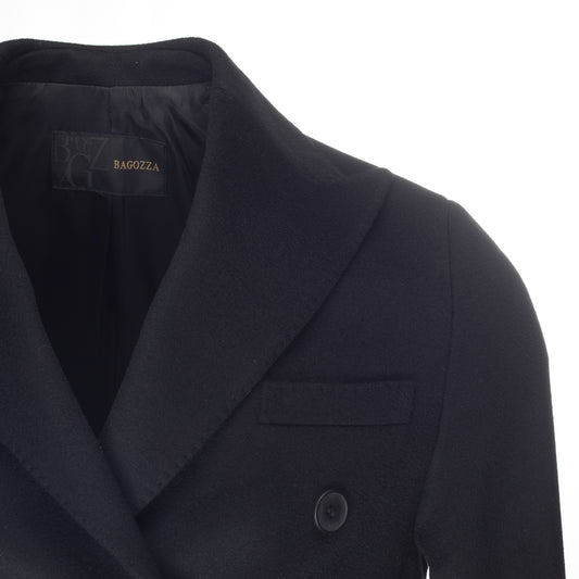 Introducing Bagozza America's Men's Double Breasted Long Coat with Peaked Collar in Black (4459) - a stylish, high-quality coat that is crafted using the finest Wool and Cashmere blend produced by Italian fabric mill Lanificio Colombo. Experience the premium quality and craftsmanship of Bagozza Americas.